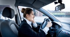 Téléphone au volant : le permis de conduire sera désormais automatiquement confisqué en cas d'infraction double