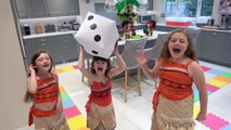 Sophia, Isabella e Alice Brincando de Moana Disney