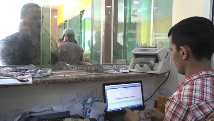 العملة تقسّم اليمنيين بعد حظر الحوثيين التعامل بالطبعة الجديدة