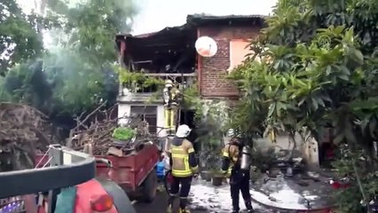 Evlerinin yanışını gözyaşları içinde izlediler - BURSA