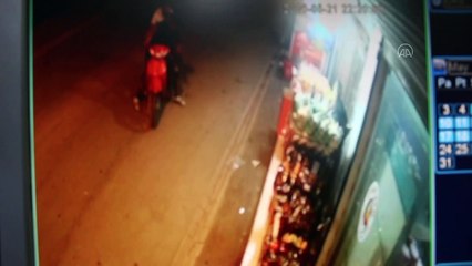 Düşürdüğü cüzdanını alan şüphelilerden şikayetçi oldu - ADANA