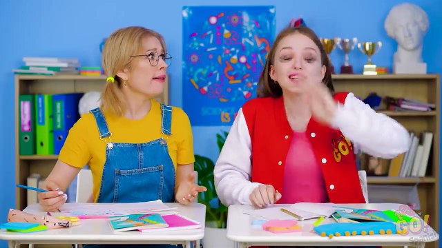 COSAS GRACIOSAS QUE SOLO LAS CHICAS ENTIENDEN || Dificultades y problemas de chicas por 123 GO!