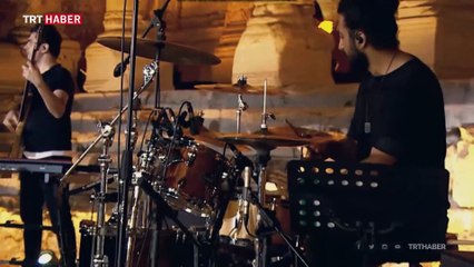 "Evde Bayram Konserleri"nin dördüncüsü Efes Antik Kentinde gerçekleşti