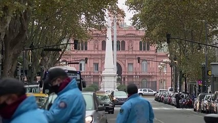 Argentina cae en default y acelera la renegociación de su deuda