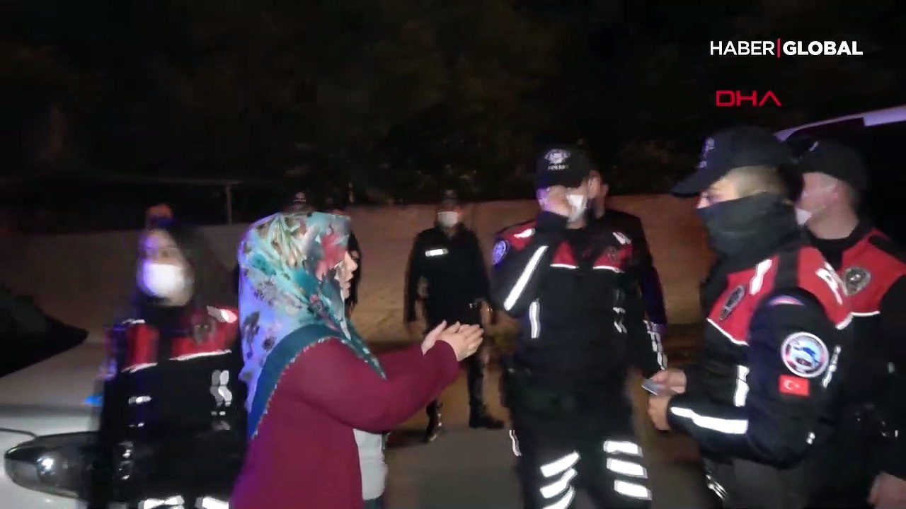 Polis, uygulamadan kaçan 2 kişiyi evinin önüne barikat kurup yakaladı