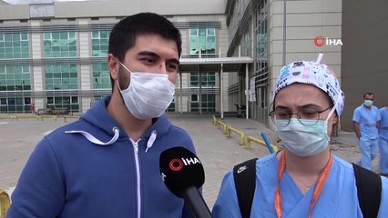 İki Doktoru Birden Tekme Tokat Darp Etti!