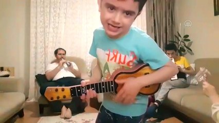 Enstrüman ve bardak kaşık kullanarak evde klip çektiler - SAMSUN