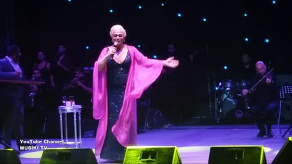 AYTA SÖZERİ - Üzüldüğün Şeye Bak (Emel Sayın cover) (Konser/Canlı) @ Antalya Park