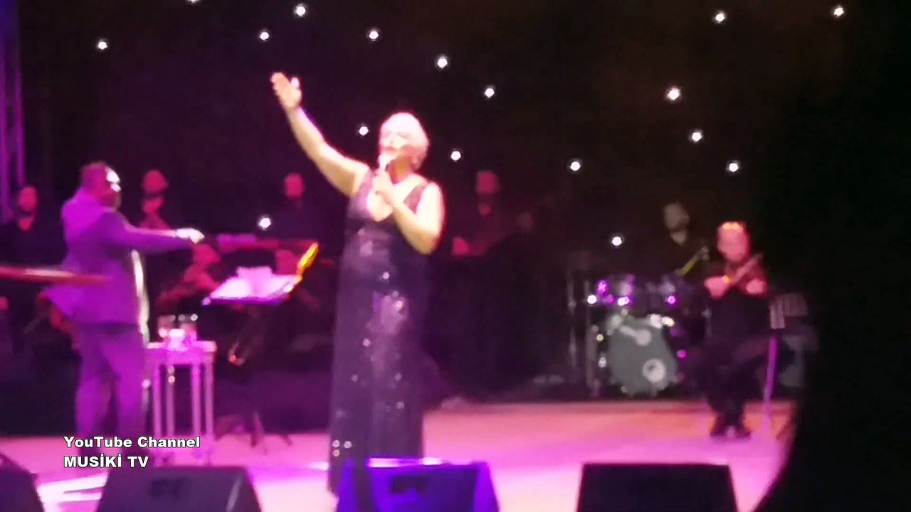 AYTA SÖZERİ - Dünya Dönüyor (Nilüfer cover) (Konser/Canlı) @ Antalya Park