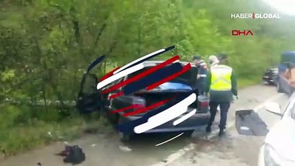 Trabzon'da feci kaza! Çay işçilerinin otomobili direğe çarpıp alev aldı: 3 ölü, 1 yaralı