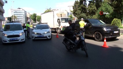 İzmir, kısıtlamanın ilk gününde boş kaldı