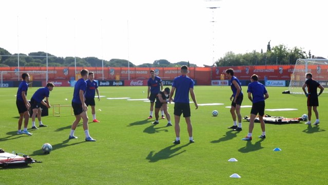 La plantilla del Atlético de Madrid se entrena en grupos