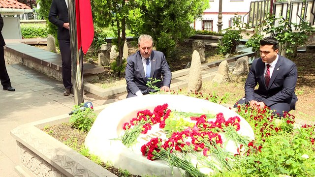 BBP Genel Başkanı Destici, Muhsin Yazıcıoğlu'nun kabrini ziyaret etti - ANKARA