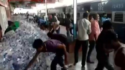 Viral video: Migrants loot water bottles at DDU station