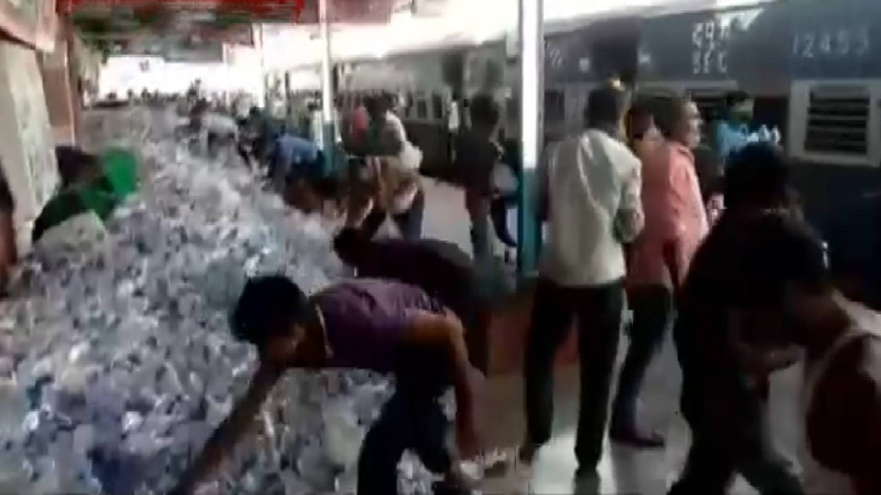 Viral video: Migrants loot water bottles at DDU...