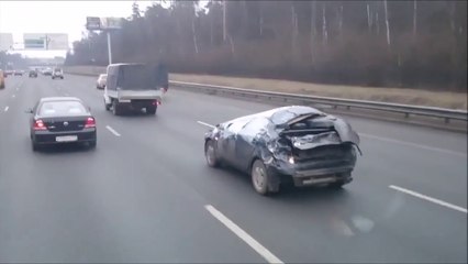 Cette voiture roule encore ??? Comment est-ce possible