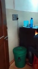 കളിച്ച് കളിച്ച് ഫോൺ ചൂടായപ്പോൾ പിന്നെ ഒന്നും നോക്കിയില്ല.. നേരെ ഫ്രിഡ്ജിൽ കയറി കളിക്കാൻ തുടങ്ങി