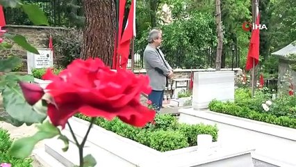 Şehit asteğmenin babası mezarlıkta gözyaşlarını tutamadı