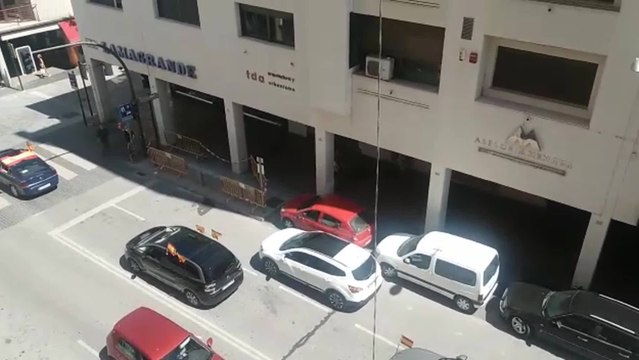 Caravana de coches en Badajoz para pedir la dimisión del Gobierno