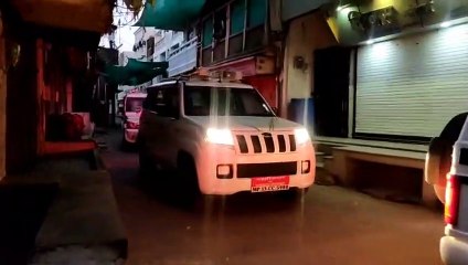 शाम 7 से सुबह 7 तक लॉकडाउन का पालन कराने मक्सी में निकला फ्लैगमार्च