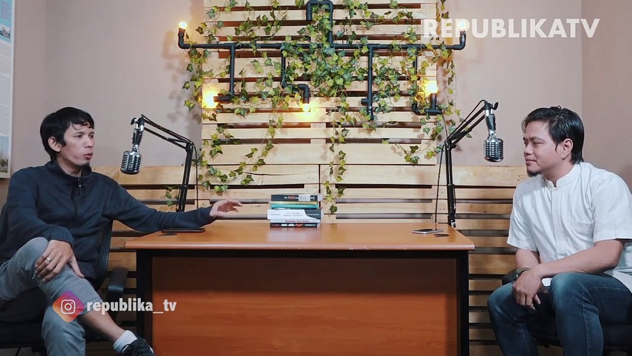 Ribuan umat muslim melaksanakan shalat tarawih di Masjid Islamic Center Jakarta Utara.