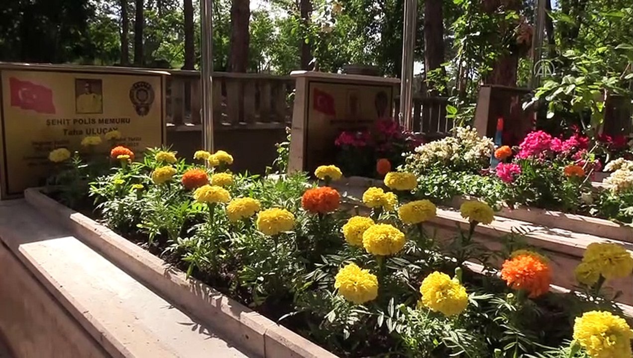 Kayseri Müftülüğü arife gününde şehitleri yalnız bırakmadı