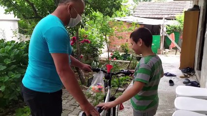 Bisiklet için biriktirdiği parayı bağışlayan ilkokul öğrencisine esnaftan bayram sürprizi - SAKARYA