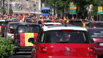 شاهد: حزب "فوكس" اليميني المتطرف في إسبانيا يتظاهر ضد تدابير الحكومة بشأن كورونا