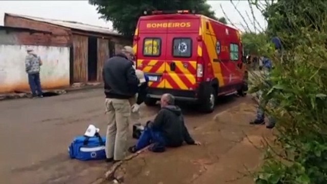 Homem é socorrido ao sofrer queda no Bairro Interlagos