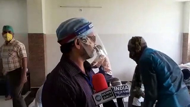 पीस पार्टी पश्चिमी उत्तर प्रदेश अध्यक्ष ने बांटा गरीबों को राशन