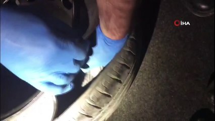 Otomobilin yedek lastiği içinden uyuşturucu çıktı