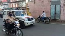 See VIDEO Ratlam SP narrowly escapes from coming under truck