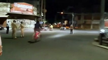 See VIDEO Ratlam SP narrowly escapes from coming under truck