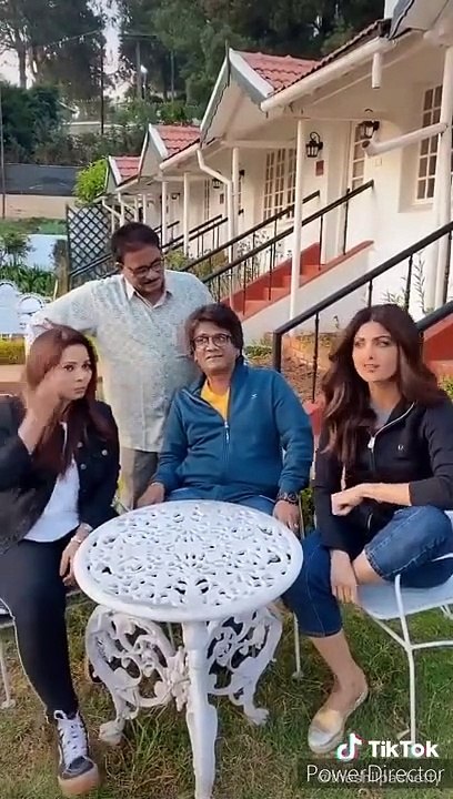Finally, Bollywood Stars in Tik Tok  Shilpa Shetty ,Deepika Padukone ,Urvashi TikTok Video