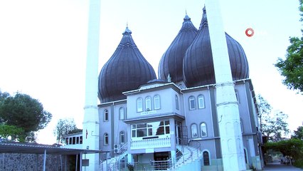 Bayramda boş kalan camilerin minarelerinden tekbir sesleri yükseldi