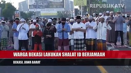 Warga Bekasi melakukan shalat id berjamaah di Masjid Jami Annur, Kranji, Bekasi.
