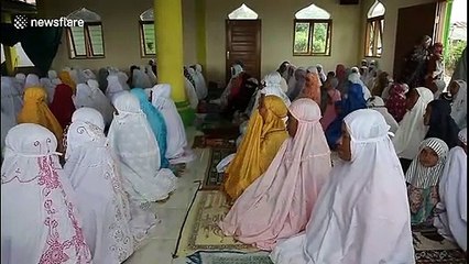 Indonesian Muslims celebrate Eid al-Fitr in shadow of active volcano