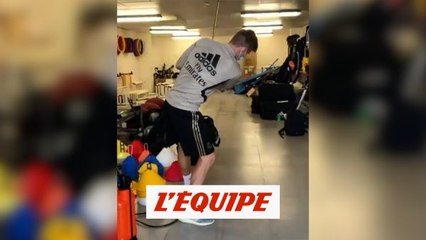 Avec un club de golf, Toni Kroos se prend un vent - Foot - WTF