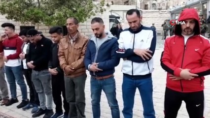 - Filistinliler, İsrail baskısı altında bayram namazını kıldı