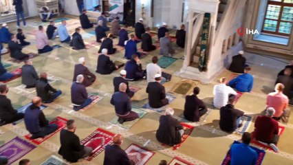 - Kuzey Makedonya'da camilerde bayram namazı kılındı