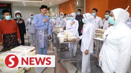 A surprise Raya visit for the frontliners
