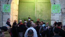 Kudüs'te bayram namazından önce İsrail polisi ile Filistinliler arasında arbede