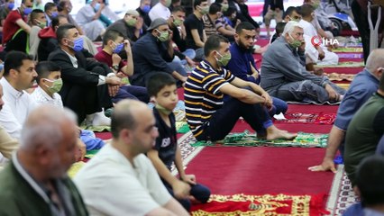 - Gazze’de önlemler altında bayram namazı kılındı