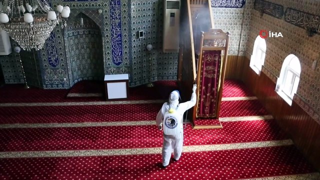 Kartal Belediyesi’nden 29 Mayıs’ta açılacak camilerde dezenfekte çalışması