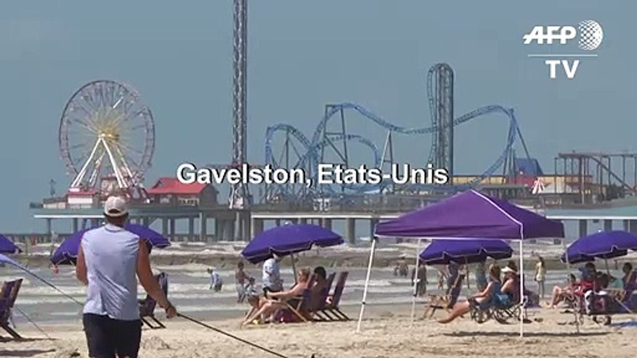 Déconfinement: plages bondées au Texas pendant le week-end du "Memorial Day"