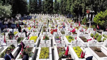 Şehitlikte buruk bayram