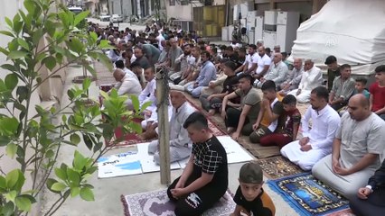 Kerkük'te Kovid-19 gölgesinde bayram namazı kılındı
