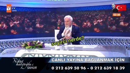 Nihat Hatipoğlu’nun programına konuk olan kedi  (Altyazılı)