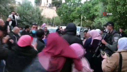 - İsrail polisi, Mescid-i Aksa çevresinde bayram namazını kılan Filistinlilere saldırdı