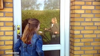 COVID-19; Nu må vi kramme igen | Nyhederne ~ 21:30 | TV2 Danmark